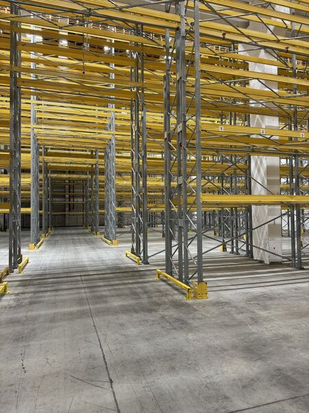 Bulgaria, Sofia, satul Stolnik, comuna Elin Pelin, vanzare baza logistica
